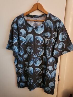 Hurley Charcoal Tee Large with Blue Jellyfish Print